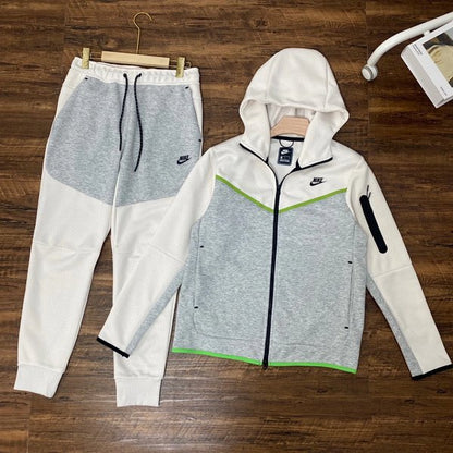 Nike Tech Set